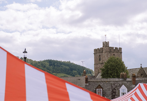 Ogi yn cysylltu Gŵyl Fwyd y Fenni Image