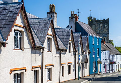 A row of houses with a blue sky)
